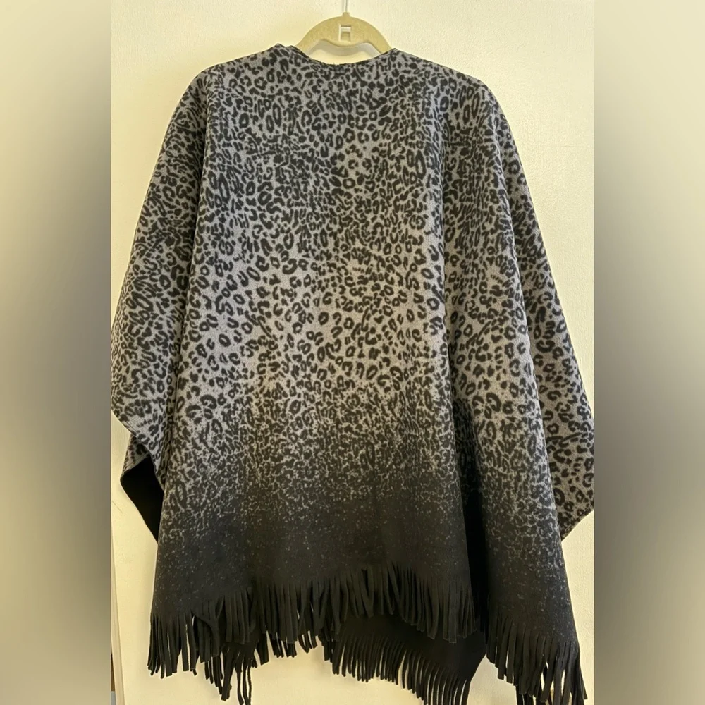RACHEL Rachel Roy Charcoal Leopard Print Cape - Picture 6 of 6